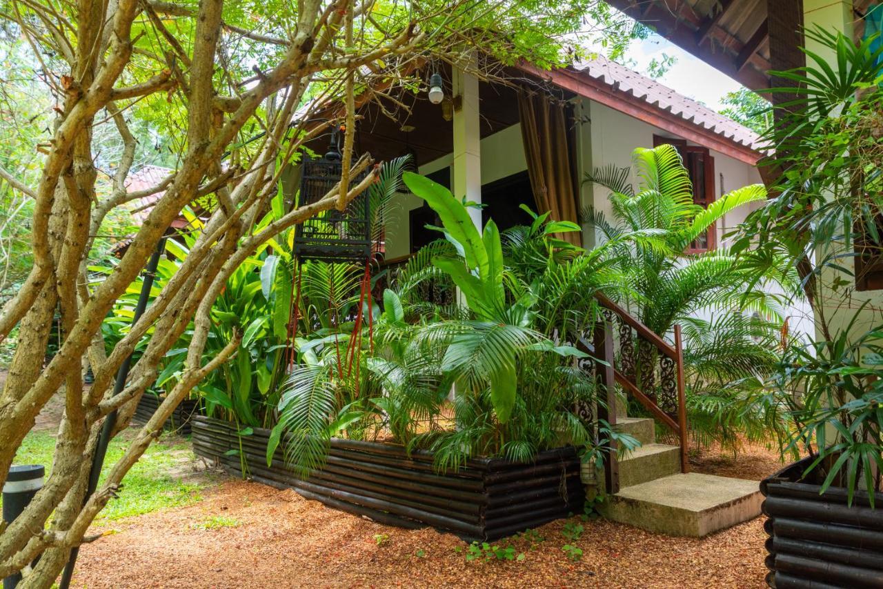 Alcove Bungalow Hinkong Exterior photo